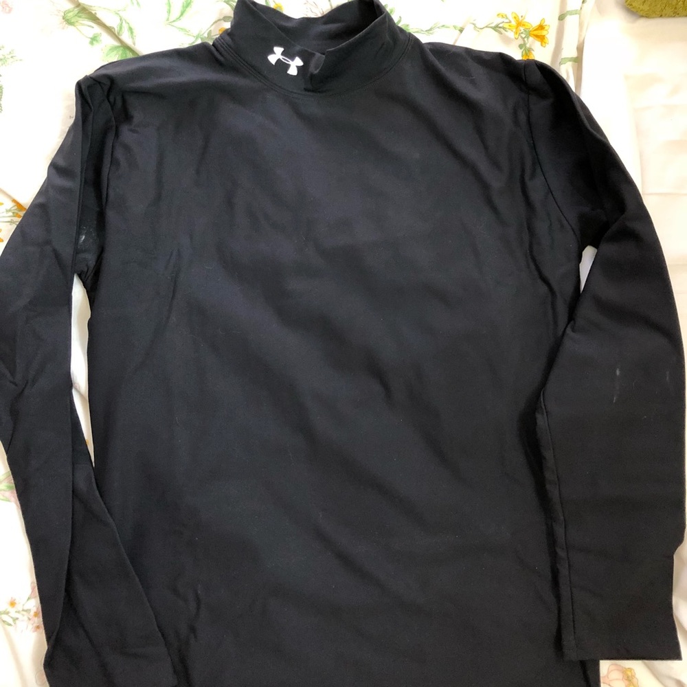 Long sleeved under armour. Black. XL